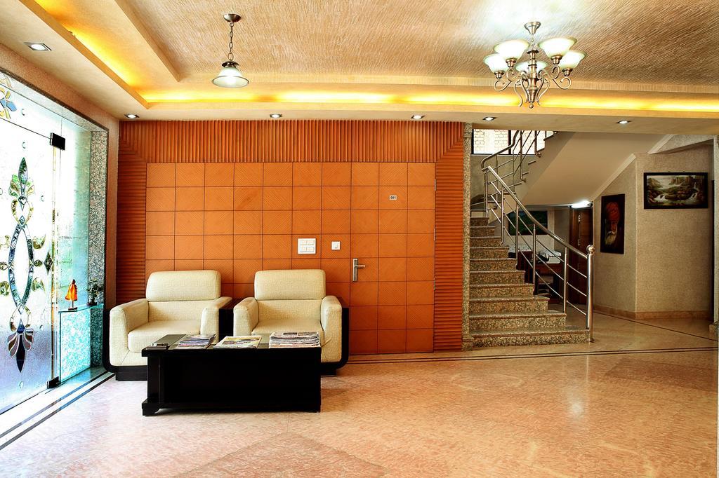 Indira International Inn New Delhi Exterior photo